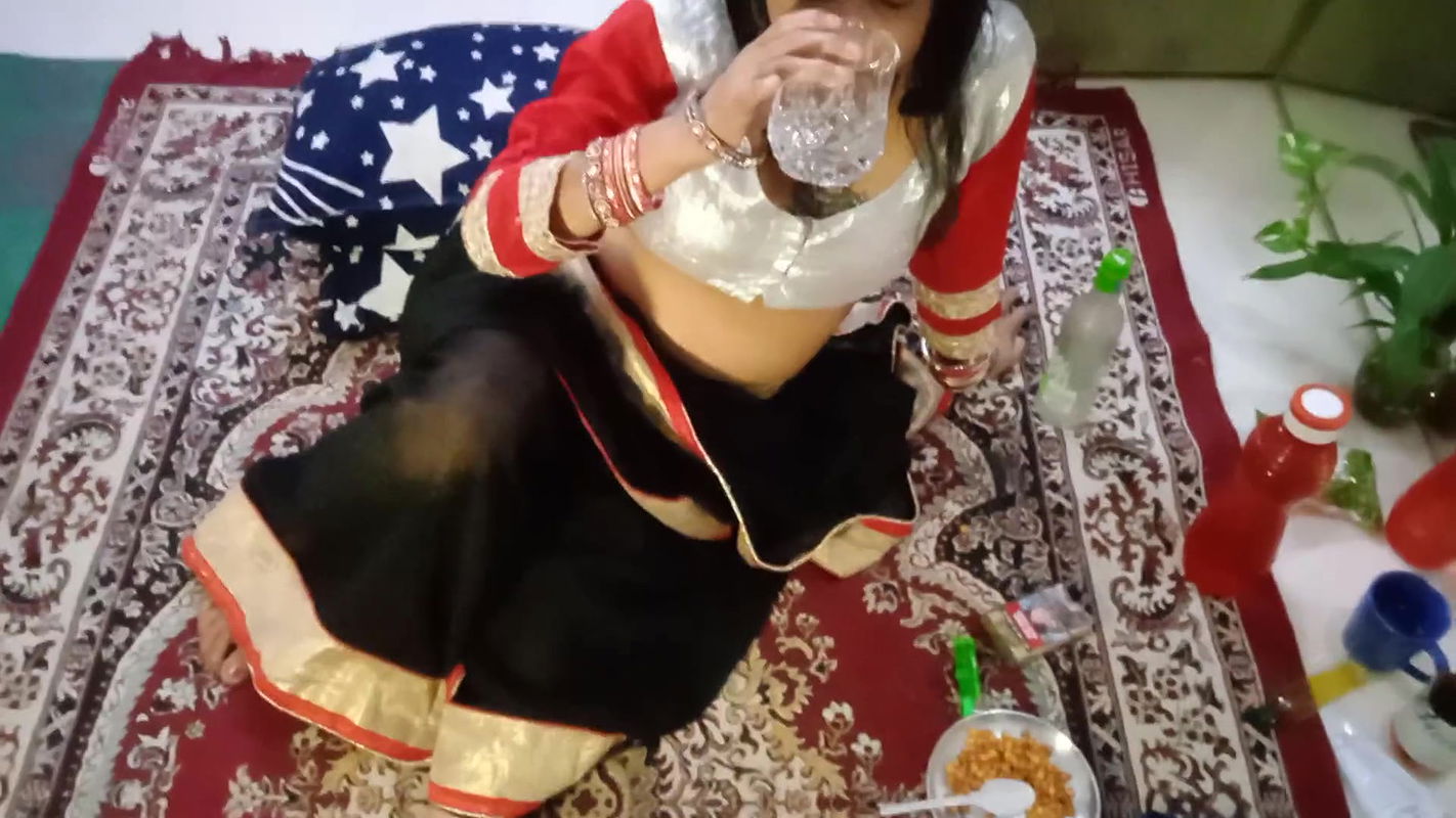Deshi bhabhi drink alcohol and enjoy sex and fore play her sexual orientation