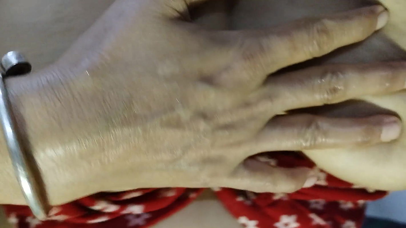 Desi bhabhi fore play with sex toy her hot pussy licked