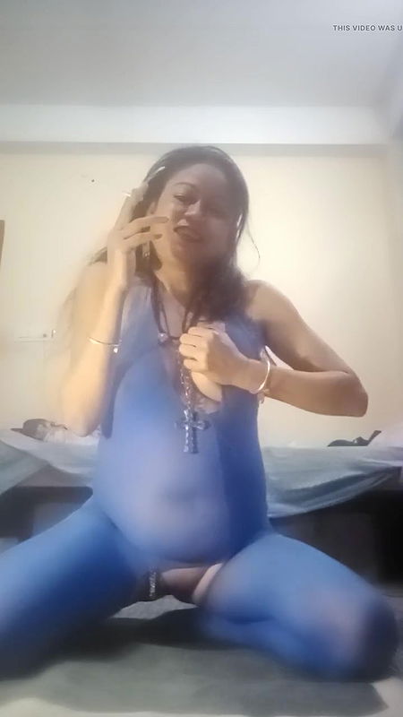 Indian desi hot bhabhi drink alcohol and smoke cigarette,hot pussy,boobs,nippal