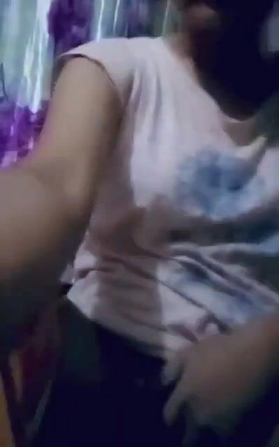 Desi beautiful gf masturbating with homemade dildo
