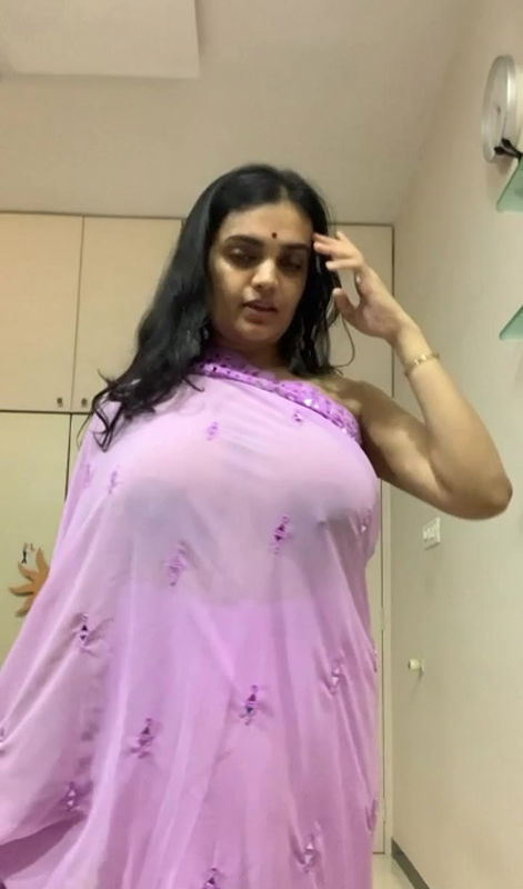 Indian bhabhi bigg boobs show