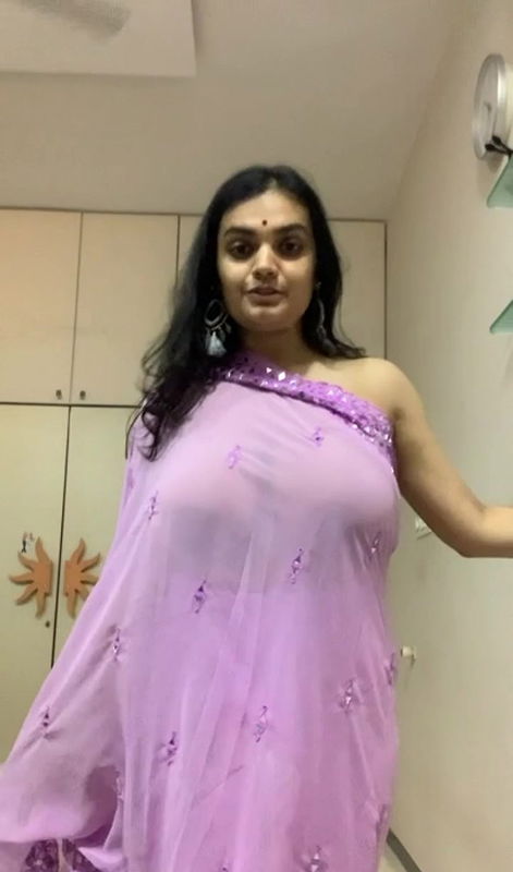 Indian bhabhi bigg boobs show