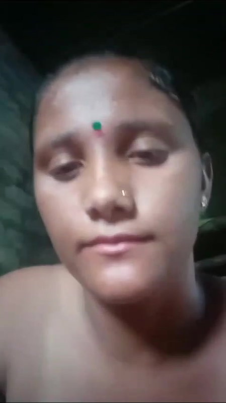 Desi Village bhabhi masturbating with steel vegetable spoon