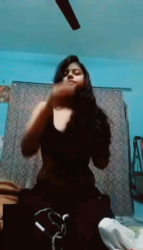 Cute gf quickly showing boobs