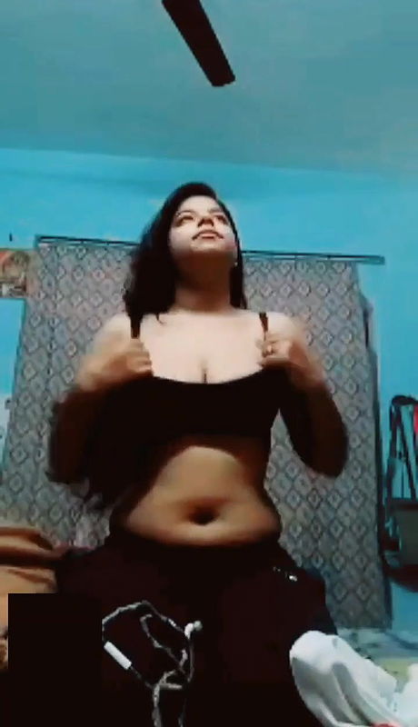 Cute gf quickly showing boobs