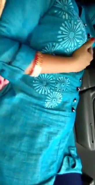 Desi Horny Matured Bhabhi FUked in carr