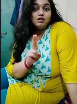 Desi Bhbahiji CHubby n cute