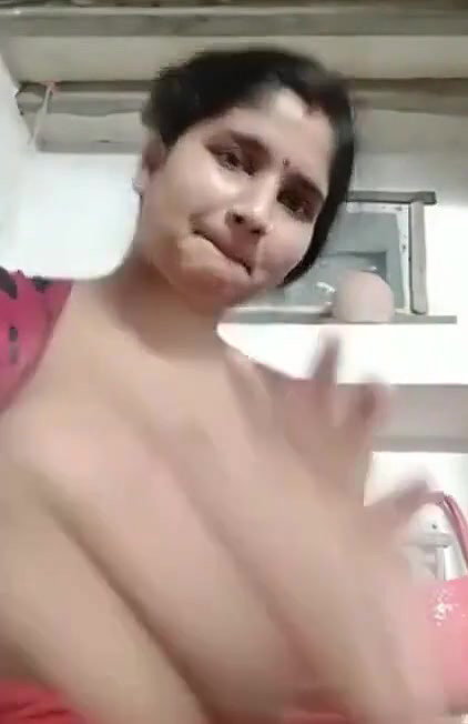Desi CUteee wife cheeting hubby n showing boobs