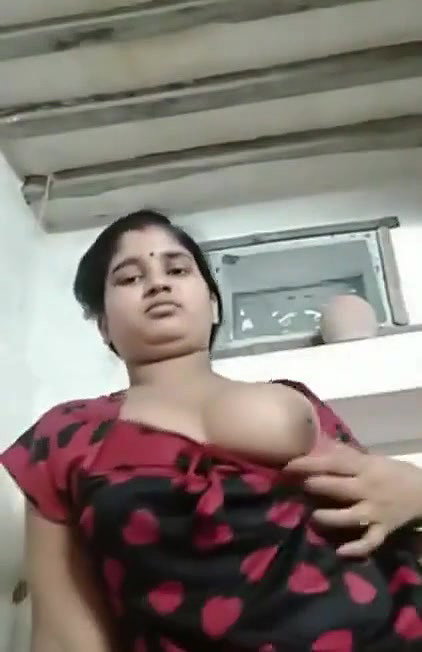 Desi CUteee wife cheeting hubby n showing boobs