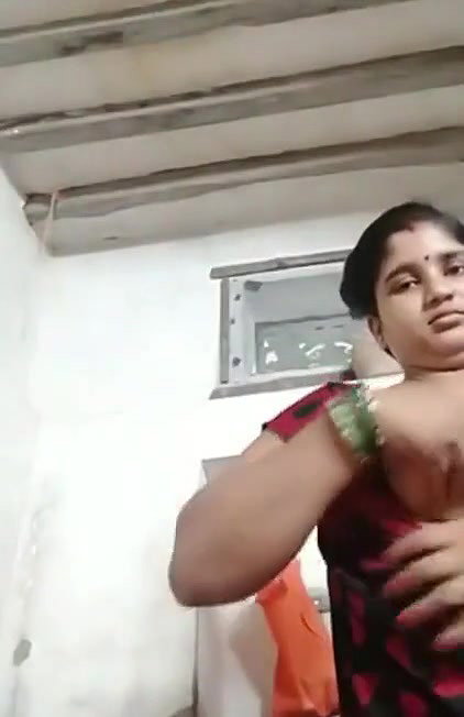 Desi CUteee wife cheeting hubby n showing boobs