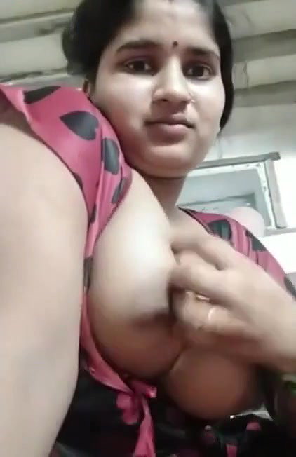 Desi CUteee wife cheeting hubby n showing boobs