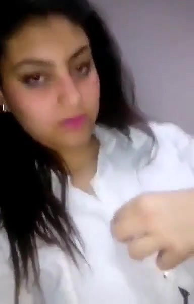 DEsi CUtest Beauty DR bhabhiju with hugee boobs