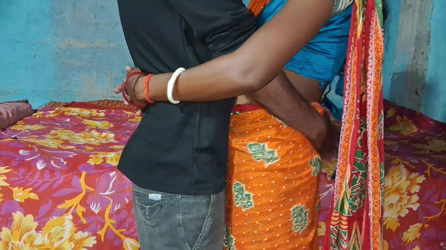 I made my sexy sister-in-law wear such a saree that I made her lick my pussy and fucked her pussy with a thick dick, desi sexy