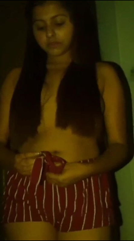 Desi cute gf getting nude nd showing pussy nd boobs