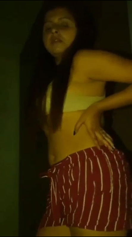 Desi cute gf getting nude nd showing pussy nd boobs