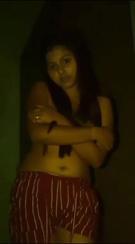 Desi cute gf getting nude nd showing pussy nd boobs