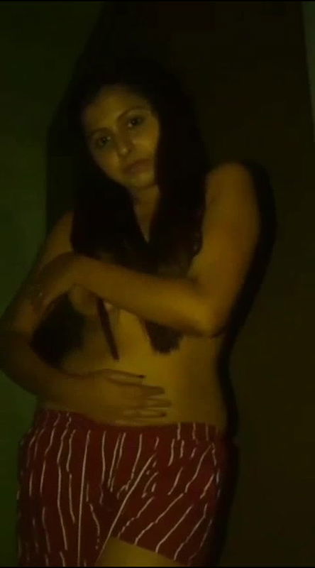 Desi cute gf getting nude nd showing pussy nd boobs