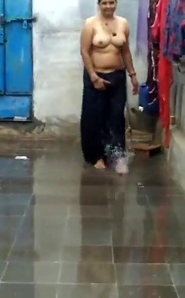 Desi Bhabhi shows to devr niceee