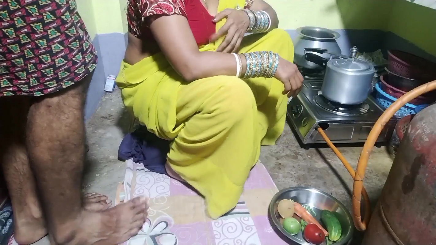 I my friend’s wife. Dost ki biwi ko kitchen me choda.with Bengali audio… use headphone for better experience