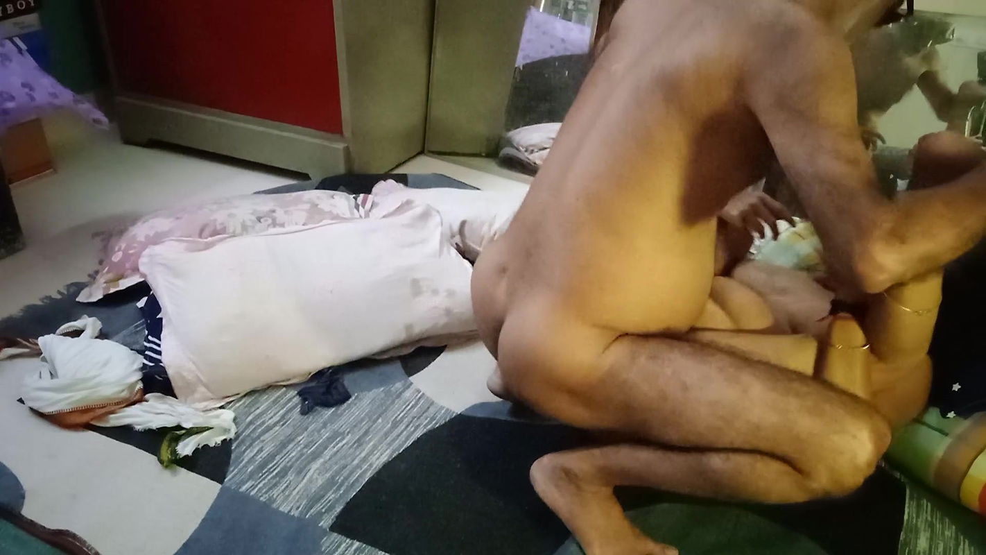 Land lord lady fuck with watch man,hard core sex in Indian style, hot pussy ,boobs nippal small size pussy