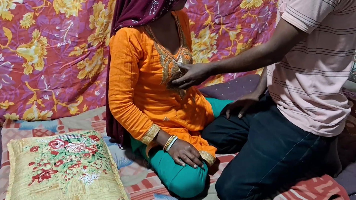 Malik Ne naukrani ko Akele Kamre Mein Chut Chud