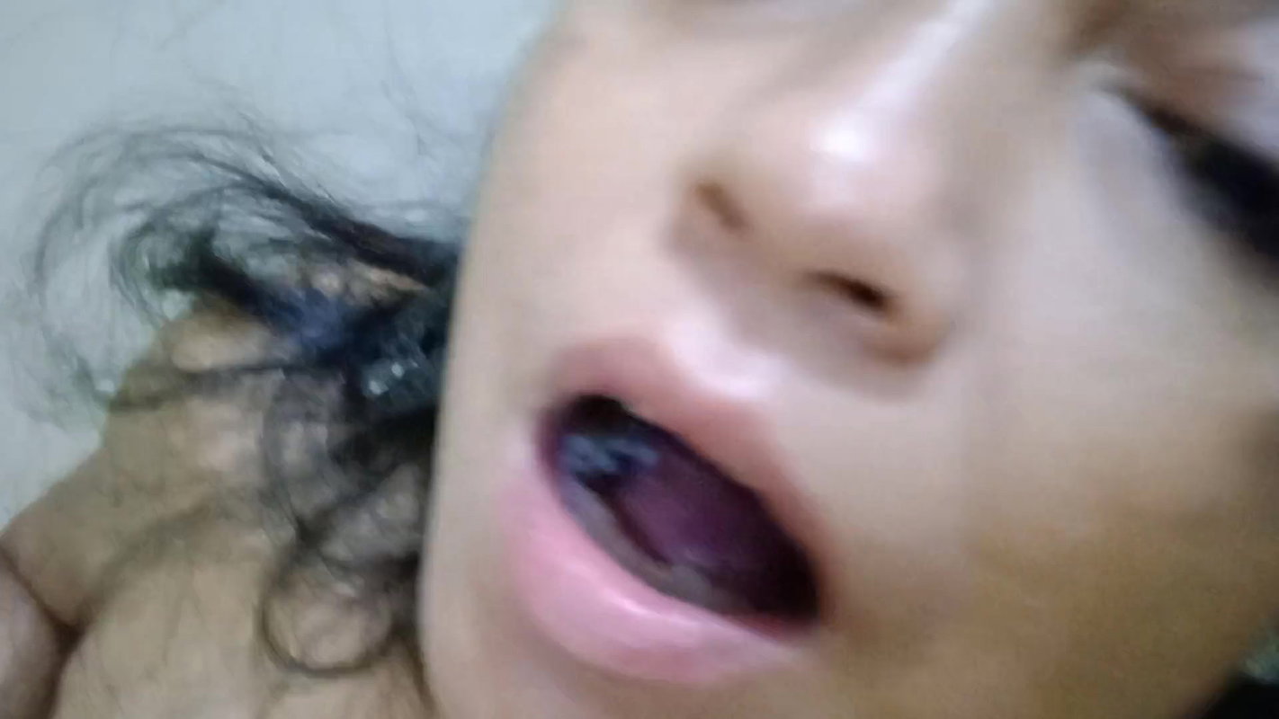 Sasur nay ghar par akalay pakar bhul kay sath garma garam alcohol pikar cigarette smoking, hot noobs clit nippal hot for play