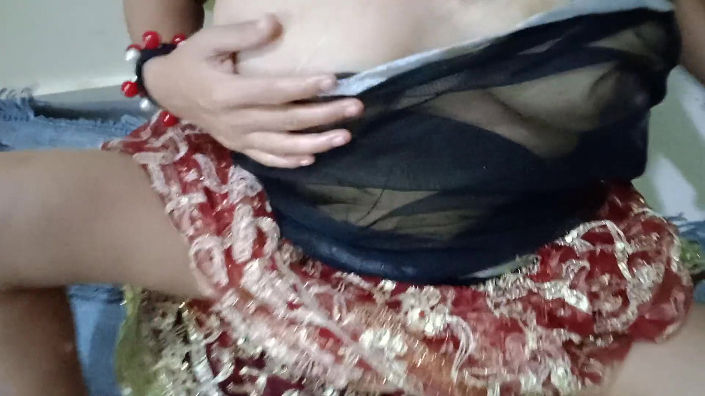 Sasur nay ghar par akalay pakar bhul kay sath garma garam alcohol pikar cigarette smoking, hot noobs clit nippal hot for play