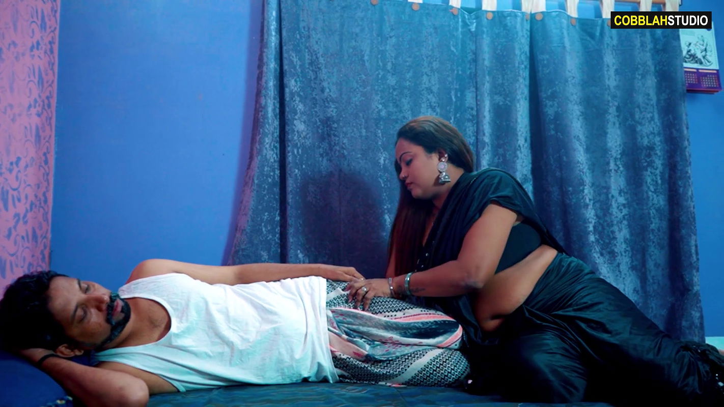 Tharki Sasur seduces her Desi Bahu on his bed