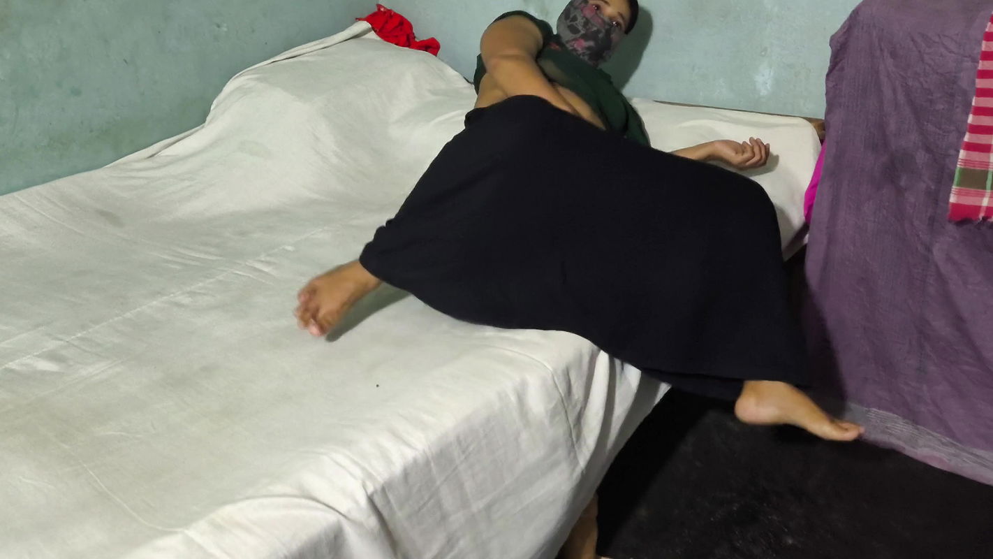 Desi hot bhabhi secret sex with handsome devar! Her husband doesn’t know