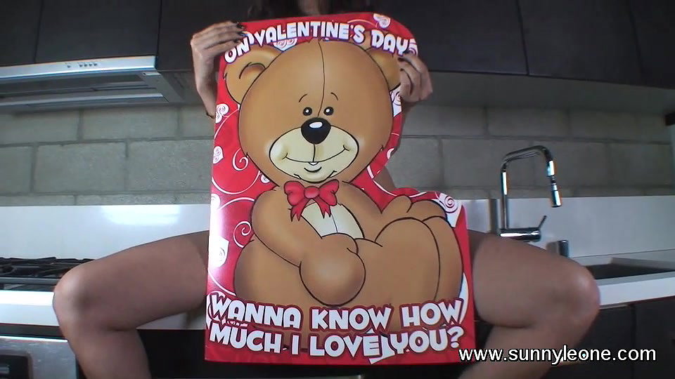 SunnyLeone_Valentines