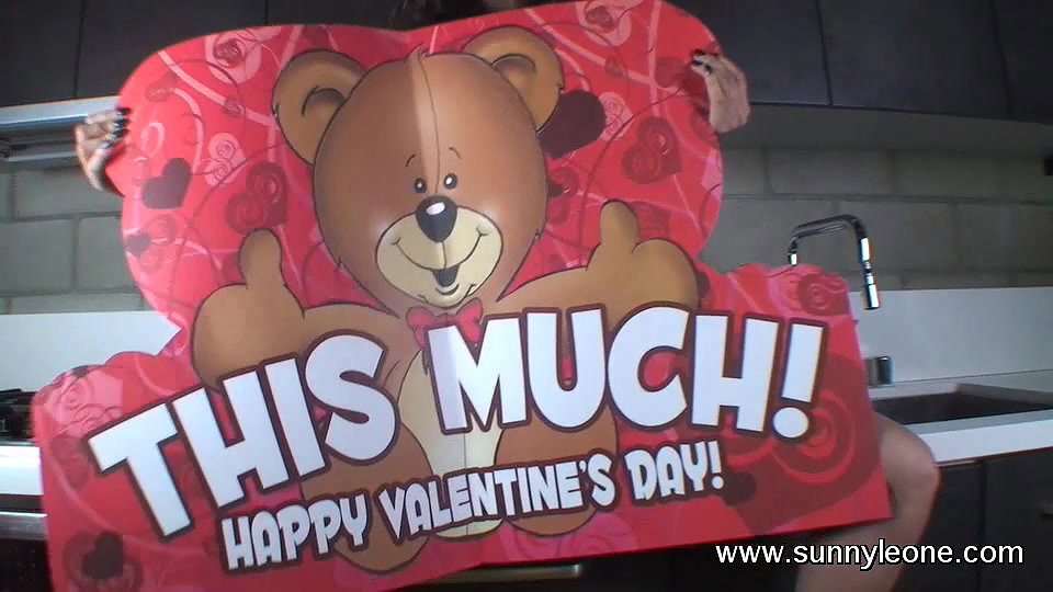 SunnyLeone_Valentines