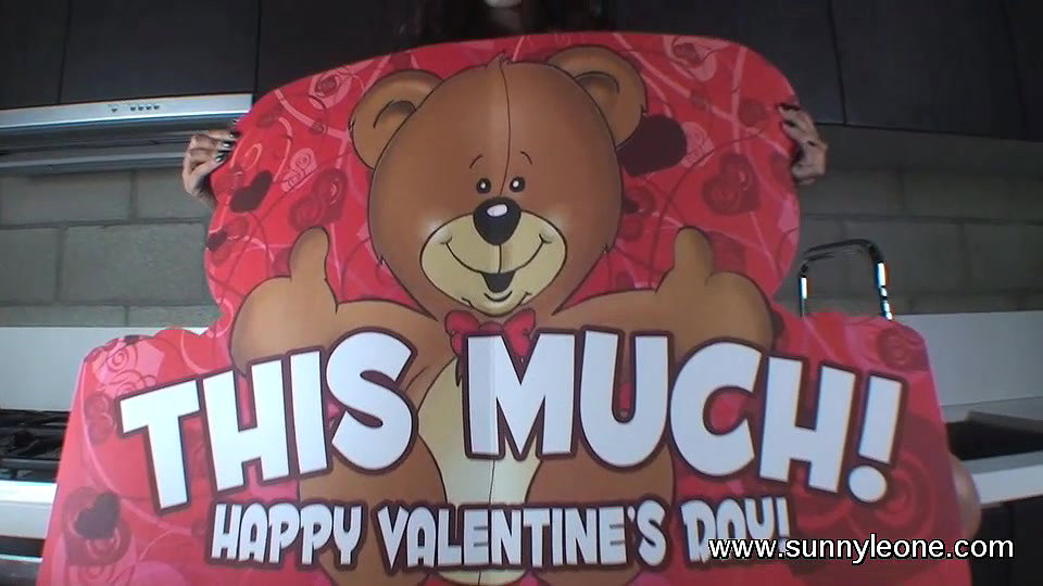 SunnyLeone_Valentines