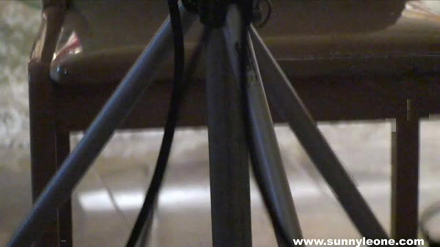 SunnyLeone_slumber_party_bts_3