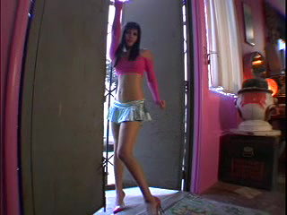 SunnyLeone_pink_gloves_bts_full_hi