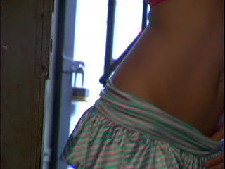 SunnyLeone_pink_gloves_bts_3m_hi_01