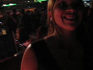 SunnyLeone_party_time