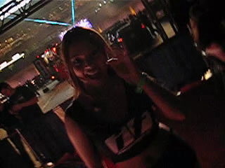 SunnyLeone_party_time