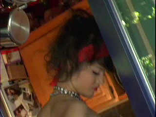 SunnyLeone_furry_bikini_bts_hi