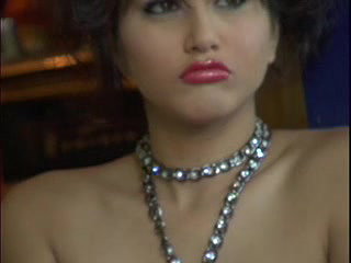 SunnyLeone_furry_bikini_bts_hi