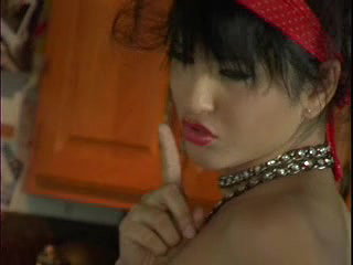 SunnyLeone_furry_bikini_bts_4m_hi_04