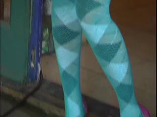 SunnyLeone_furry_bikini_bts_4m_hi_01