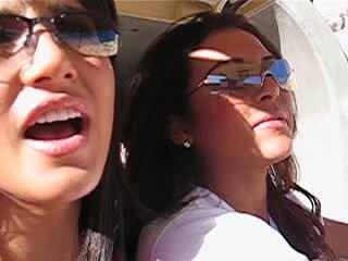 SunnyLeone_friend_hotel_hi