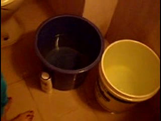 IndianSexVideoz_cute_desi_girl_nice_bathroom_blowjob