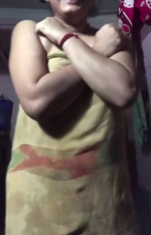 Bhabi Shows Her Ass and Boobs