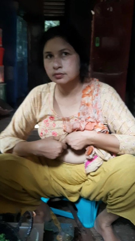Mature Bhabhi Boob Show