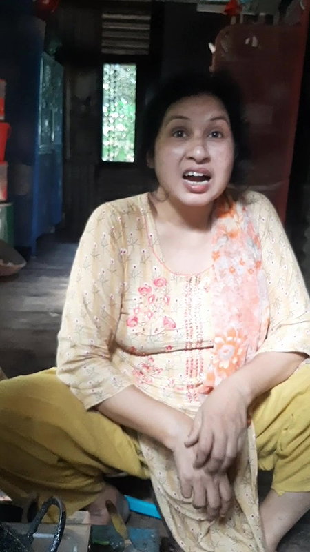 Mature Bhabhi Boob Show