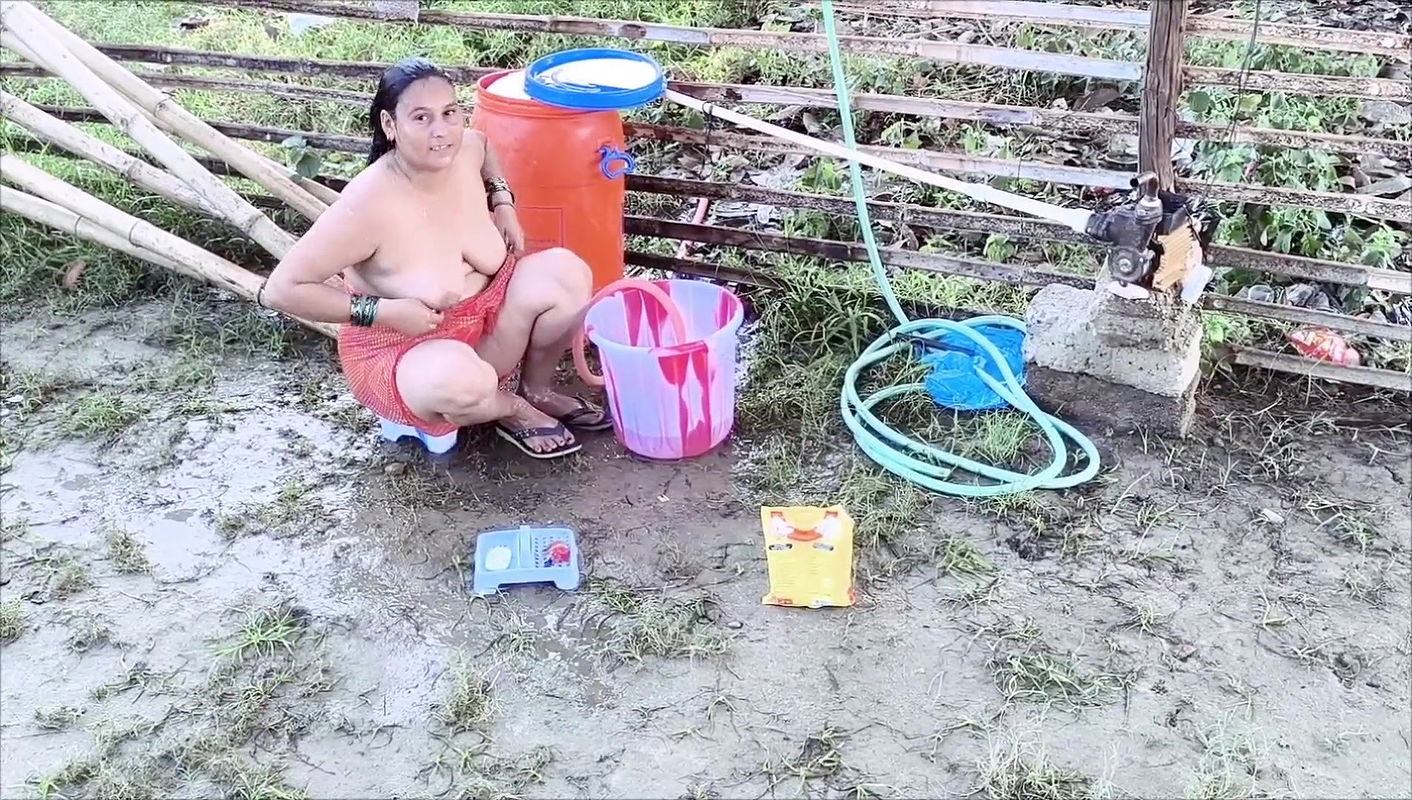 Outdoor bath bedroom sex