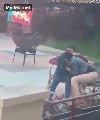 Desi lover fun on open space