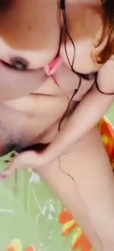 Sexy Girlfriend Showing Nude And Fingering