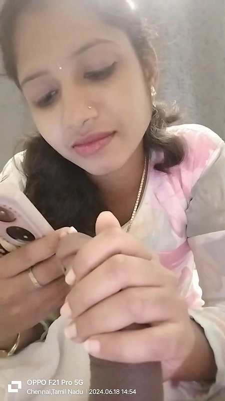 Cheater bhabhi giving Handjob to lover,while talking on phone with another male,clear audio